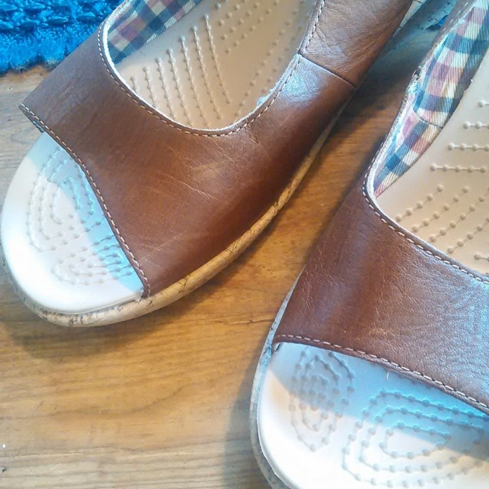 Shoes - Picture 2 of 4